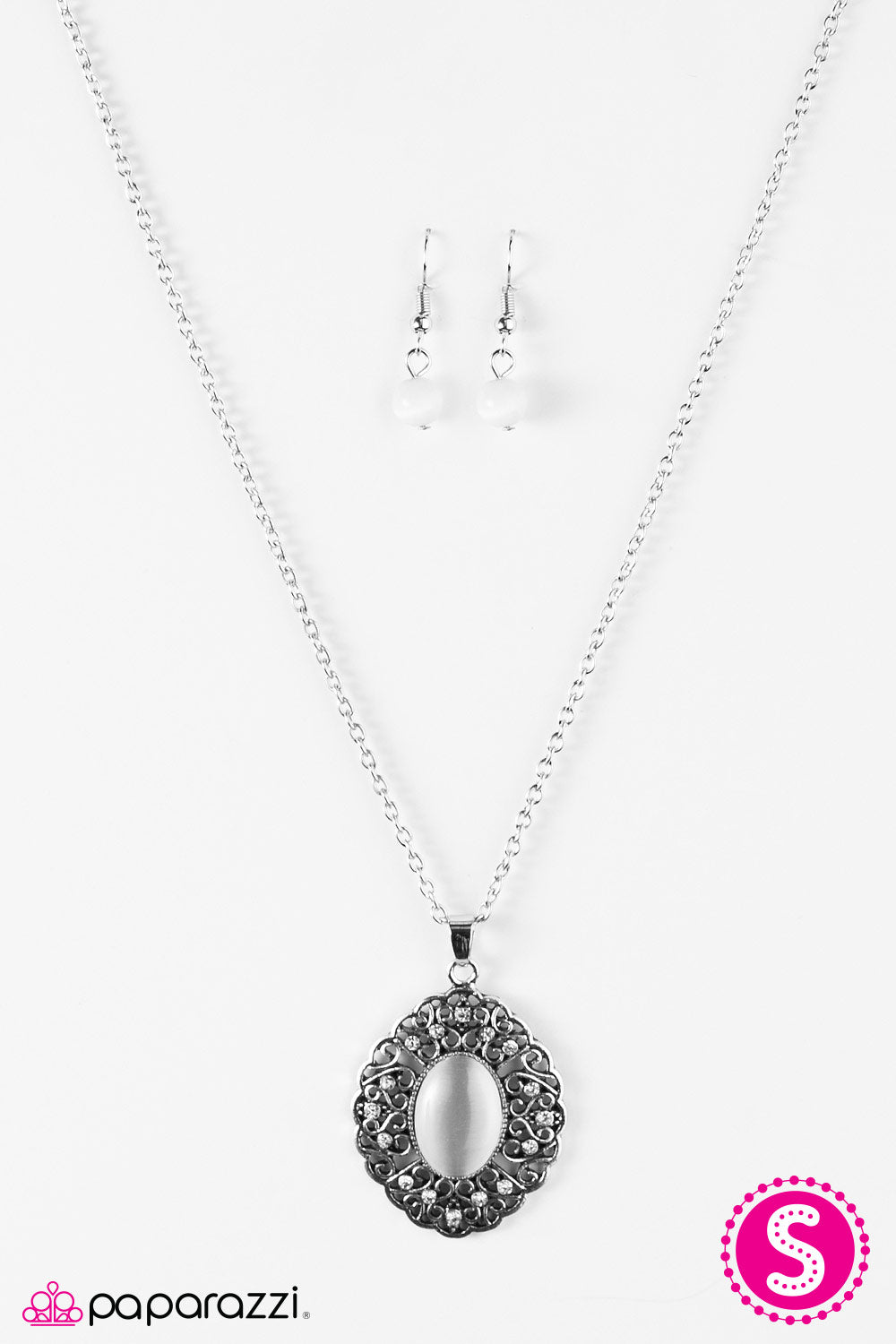 Paparazzi ♥ Heart Of Glace - White ♥ Necklace