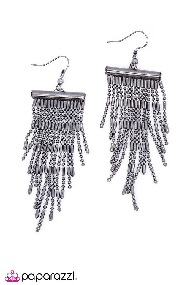 Paparazzi ♥ Behind the Beaded Curtain - Black ♥ Earrings