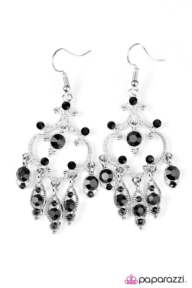Paparazzi ♥ Royal Chandeliers - Black ♥ Earrings