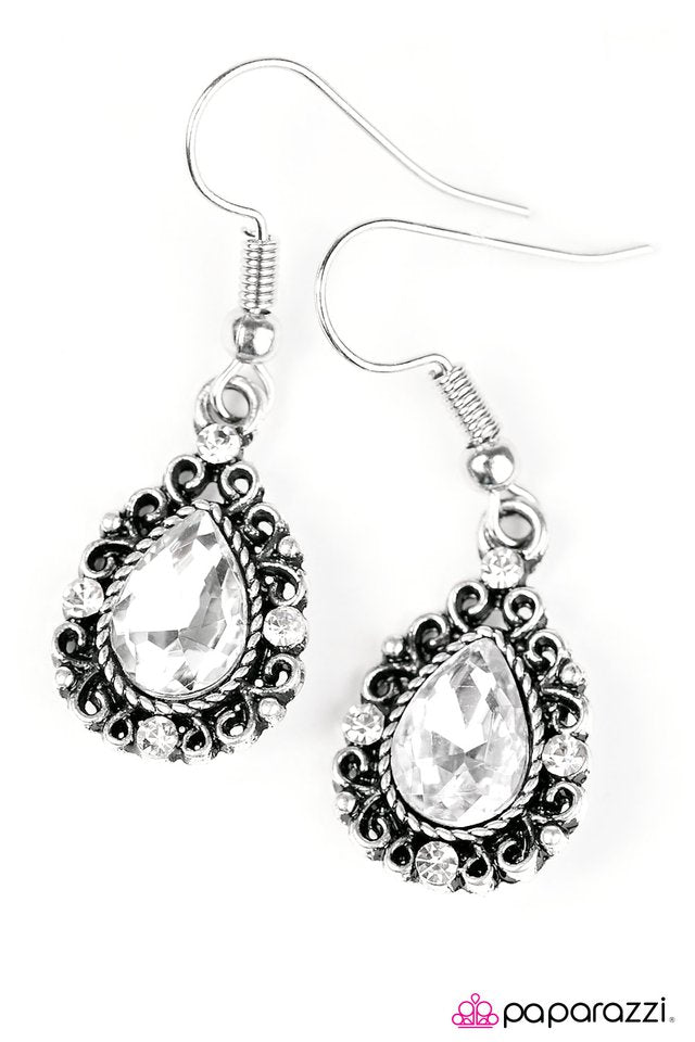 Paparazzi ♥ I Dont Cry, I Sparkle - White ♥ Earrings