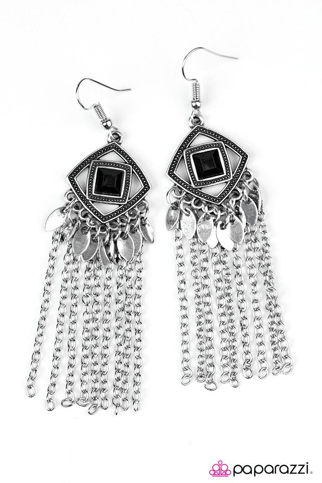Paparazzi ♥ I Dream Of Deserts - Black ♥ Earrings