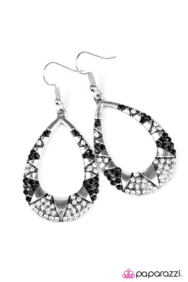 Paparazzi ♥ The Shape Of You - Black ♥ Earrings