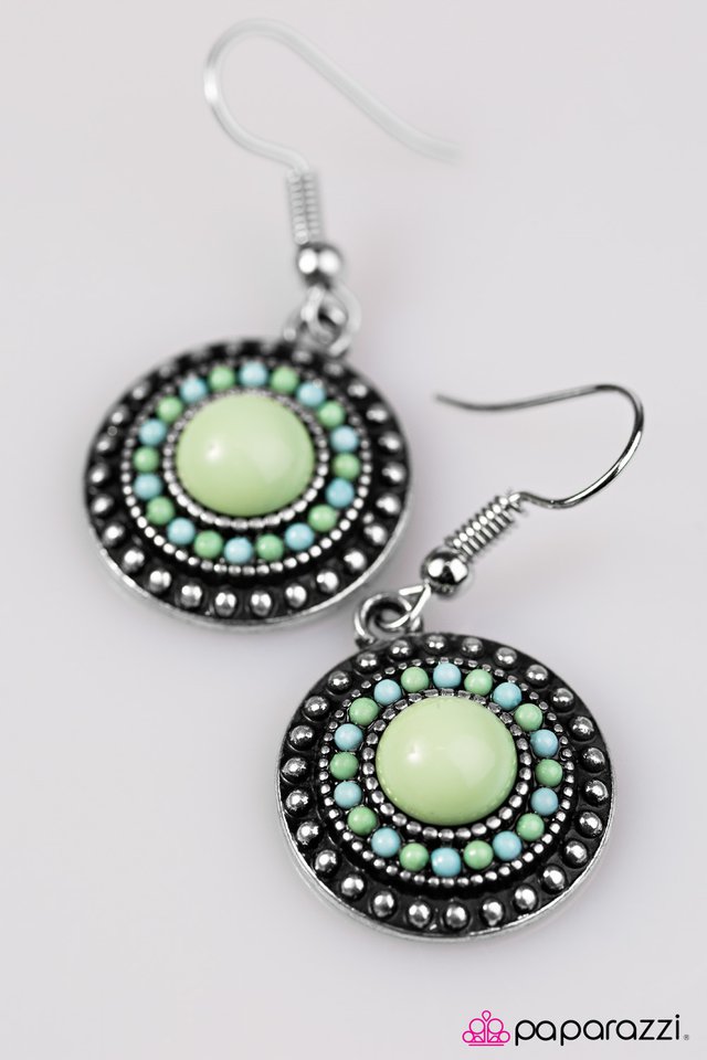 Paparazzi ♥ Paradise Isla - Multi ♥ Earrings