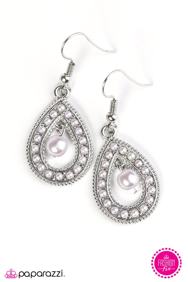 Paparazzi ♥ Timeless Tradition ♥ Earrings