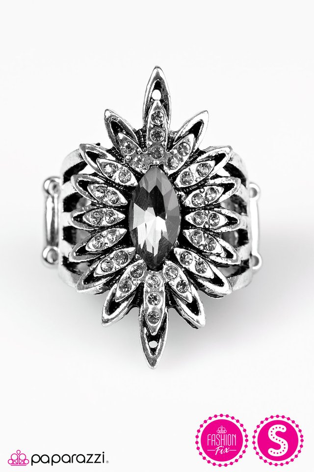 Paparazzi ♥ Born To Be A Star - Gold ♥ Ring