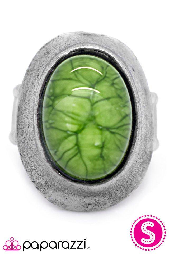 Paparazzi ♥ Rock My World - Green ♥ Ring