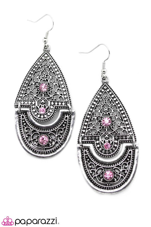 Paparazzi ♥ Unhinged - Pink ♥ Earrings