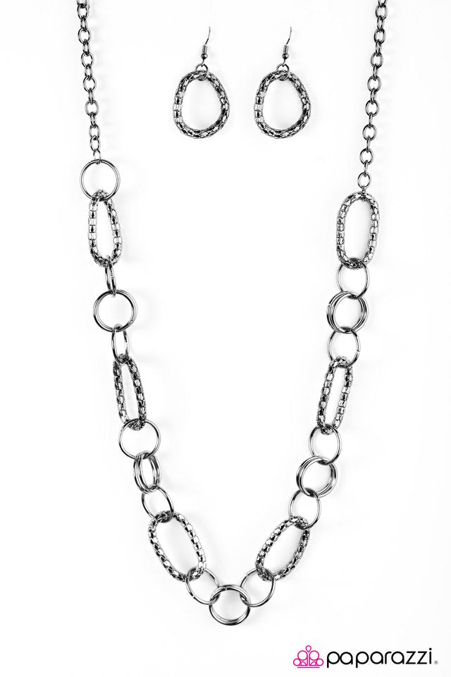 Paparazzi ♥ Isnt It Obvious? - Black ♥ Necklace