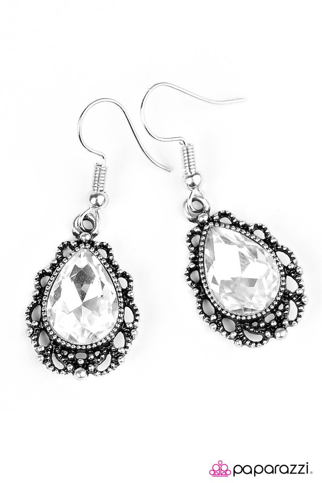 Paparazzi ♥ Dancing With Royals - White ♥ Earrings