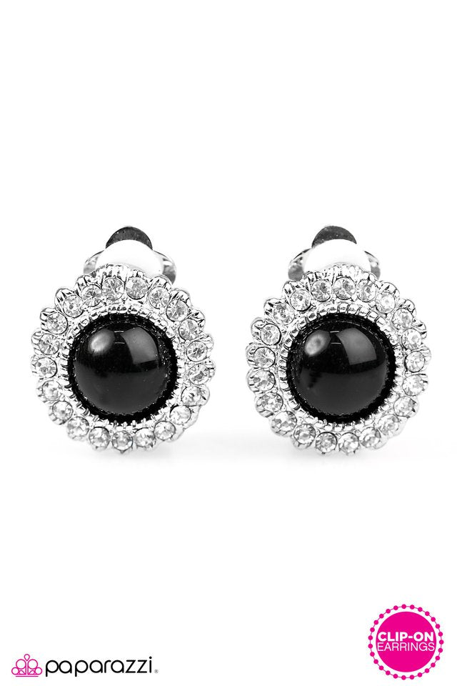 Paparazzi ♥ Classy and Sassy - Black Clip-On ♥ Clip-On