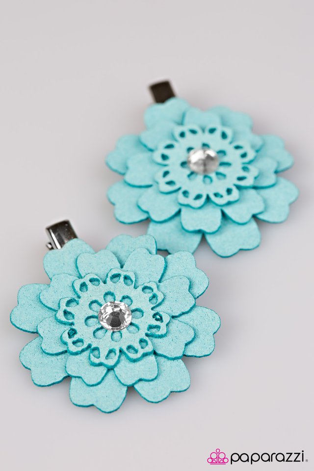 Paparazzi ♥ What In CARNATION! - Blue ♥ Hair Clip