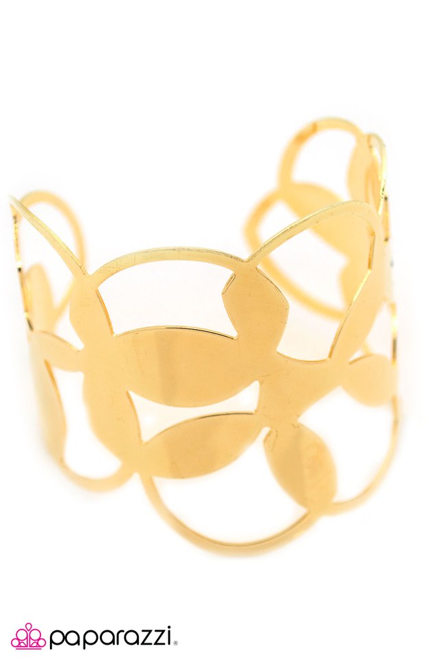 Paparazzi ♥ Fading into the Abstract - Gold ♥ Bracelet