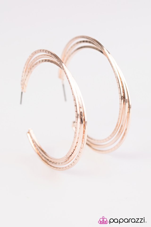 Paparazzi ♥ SHINE For The Taking - Rose Gold ♥ Earrings
