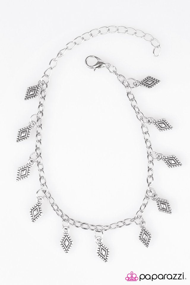 Paparazzi ♥ Diamond Dunes - Silver ♥ Bracelet