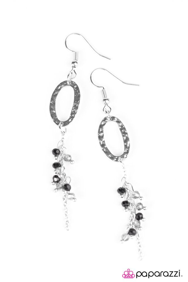 Paparazzi ♥ Sweep Me Off My Feet - Black ♥ Earrings