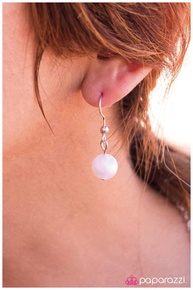 Paparazzi ♥ Innocent and Illustrious - White ♥ Necklace