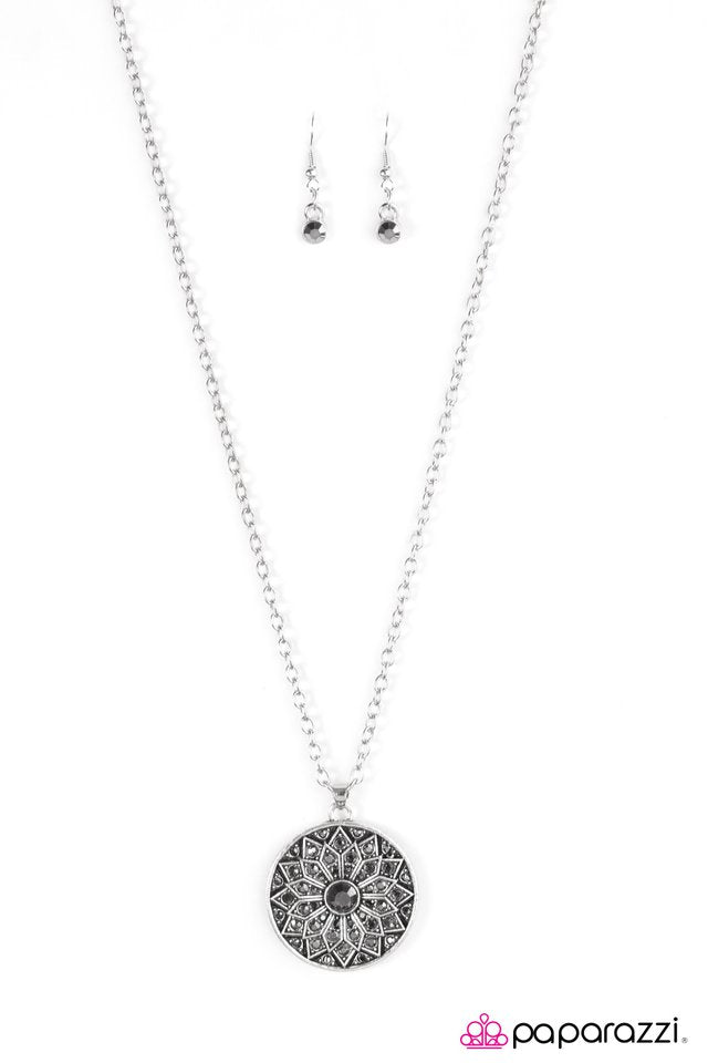 Paparazzi ♥ Feel Like A MEDALLION Bucks - Silver ♥ Necklace