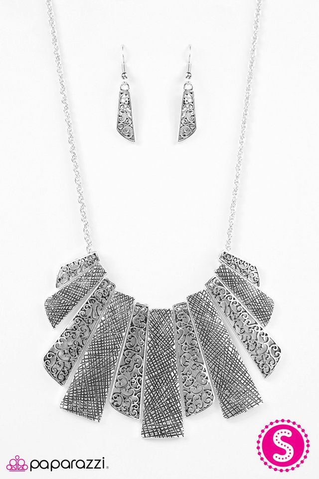 Paparazzi ♥ CLAN Out! - Silver ♥ Necklace