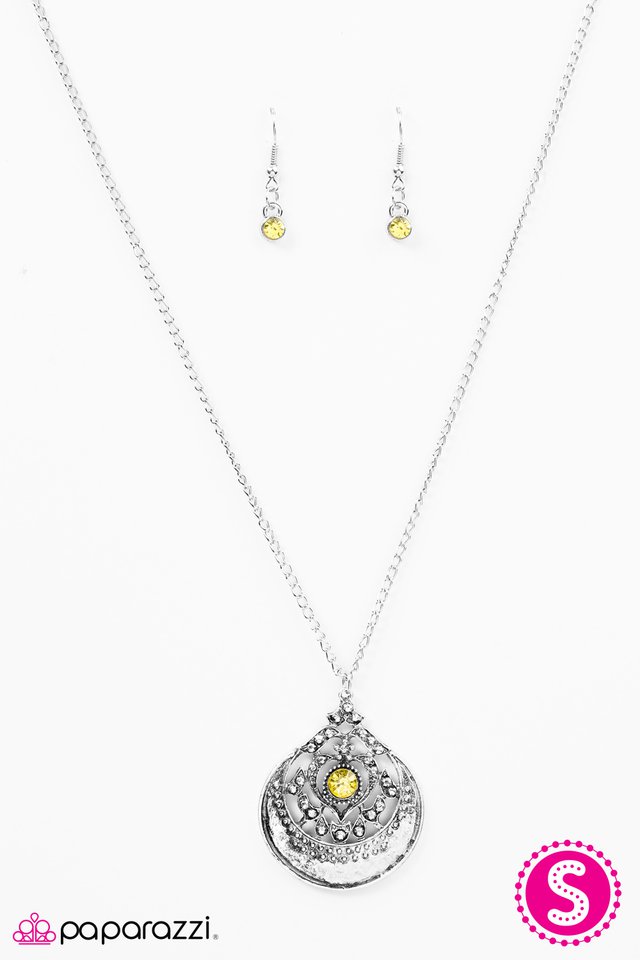 Paparazzi ♥ One In A MEDALLION - Yellow ♥ Necklace