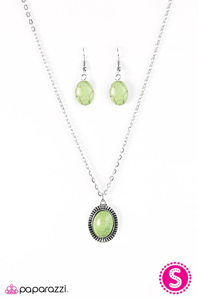 Paparazzi ♥ Cast In SANDSTONE - Green ♥ Necklace