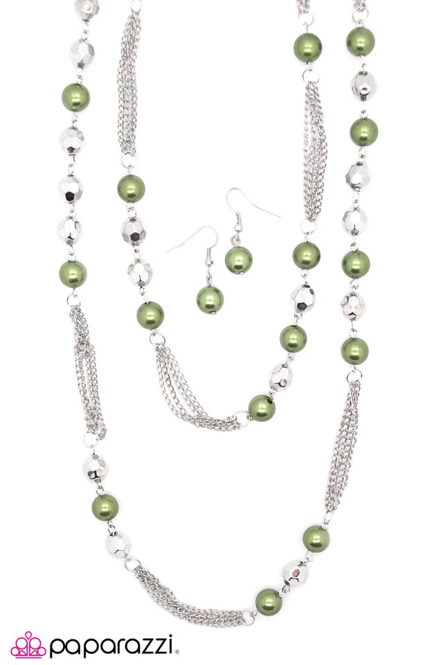 Paparazzi ♥ Olive Serenade - Green ♥ Necklace