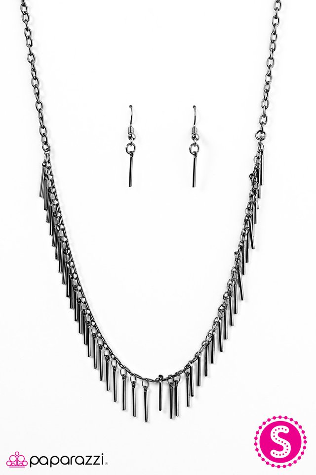 Paparazzi ♥ Shes A Beast - Black ♥ Necklace