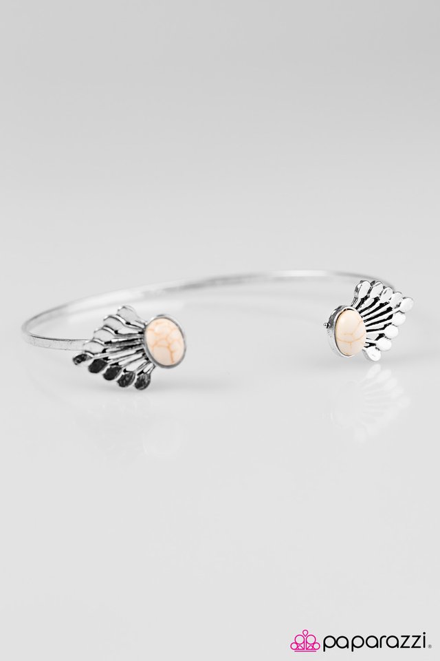 Paparazzi ♥ Distant Deserts - White ♥ Bracelet