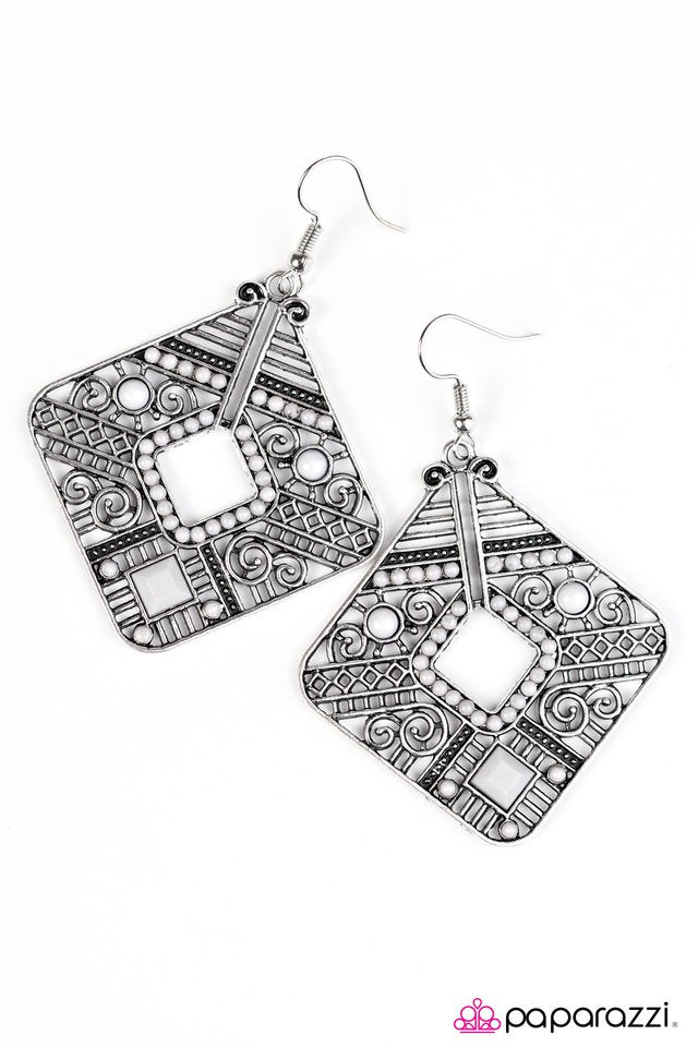 Paparazzi ♥ Let It CONGO - Silver ♥ Earrings