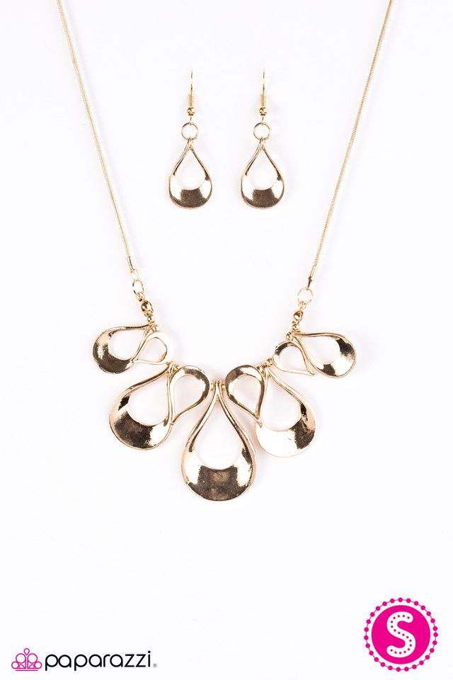 Paparazzi ♥ Mystifying - Gold ♥ Necklace