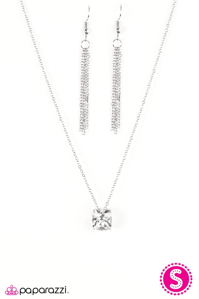 Paparazzi ♥ Everyones A Star - White ♥ Necklace