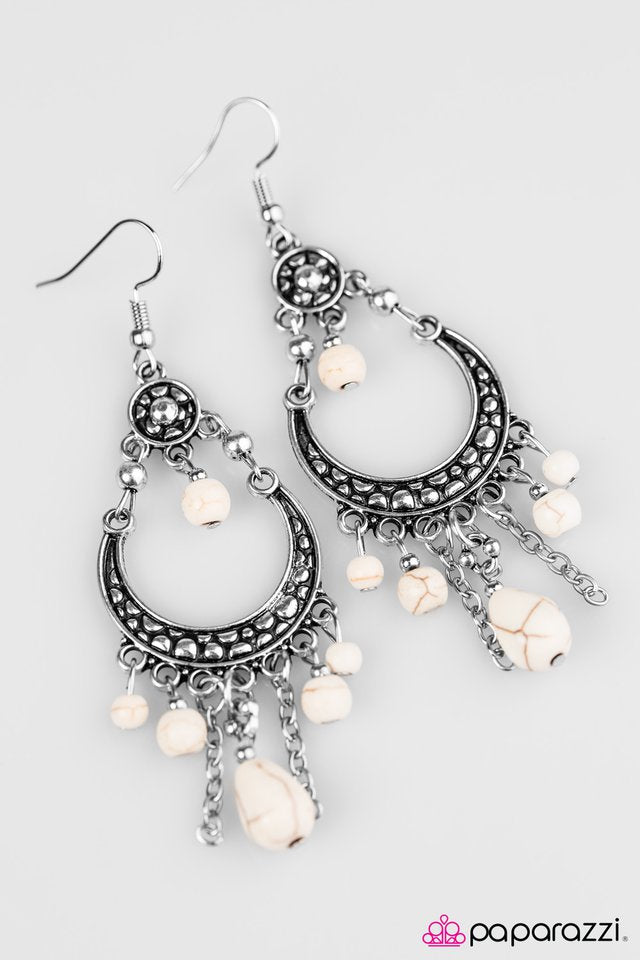 Paparazzi ♥ Mighty Mojave - White ♥ Earrings