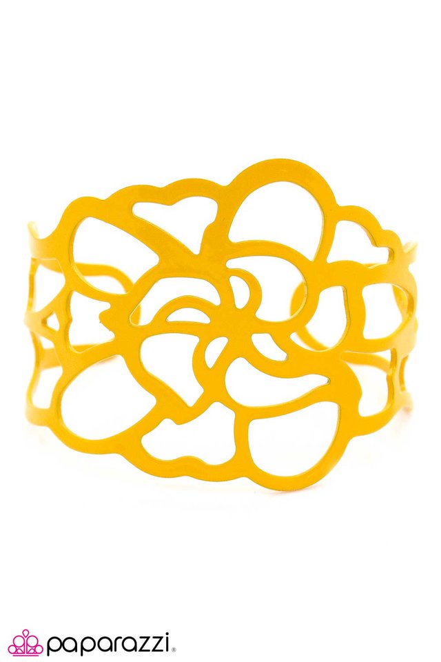 Paparazzi ♥ Adorably Abloom - Yellow ♥ Bracelet