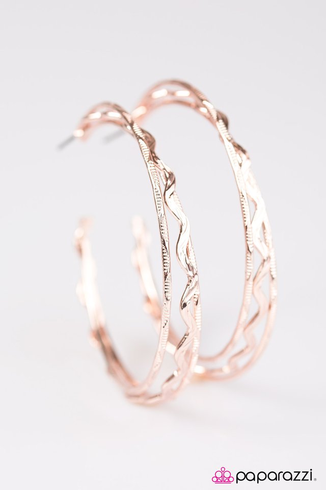 Paparazzi ♥ Chasing Daylight - Rose Gold ♥ Earrings