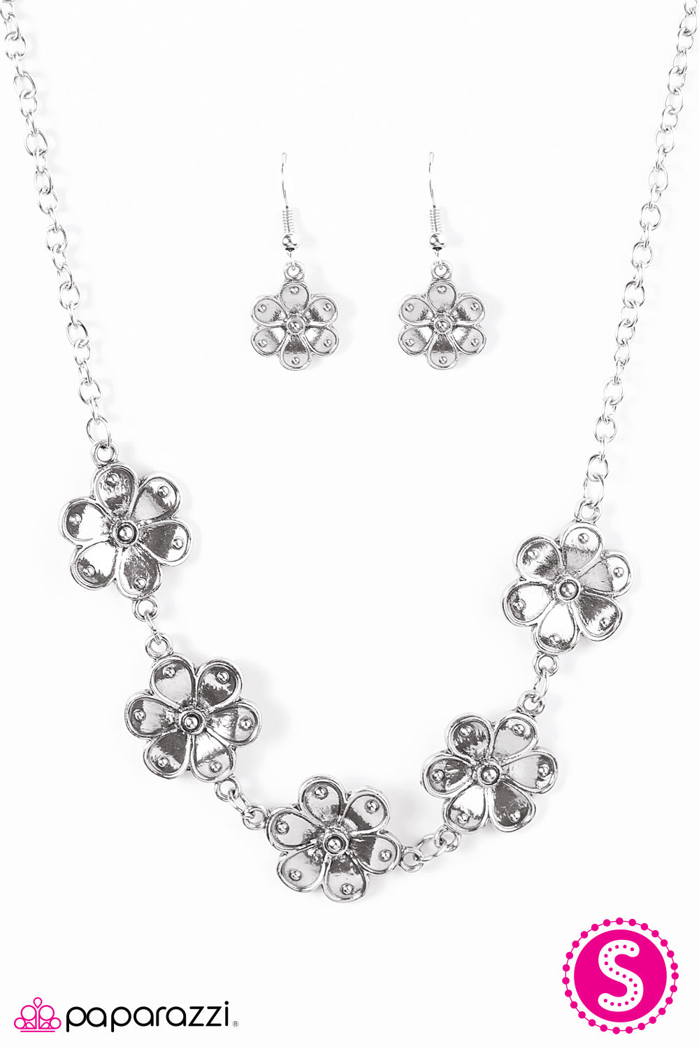 Paparazzi ♥ The Earth Laughs In Flowers - Silver ♥ Necklace