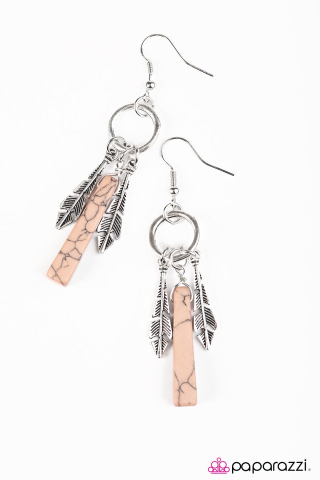 Paparazzi ♥ Better With Feathers - Brown ♥ Earrings