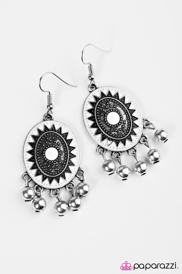 Paparazzi ♥ Viva La Vida - White ♥ Earrings