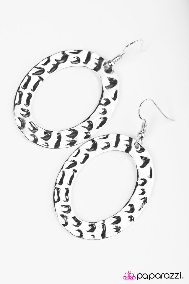 Paparazzi ♥ Plain and DIMPLE - Silver ♥ Earrings
