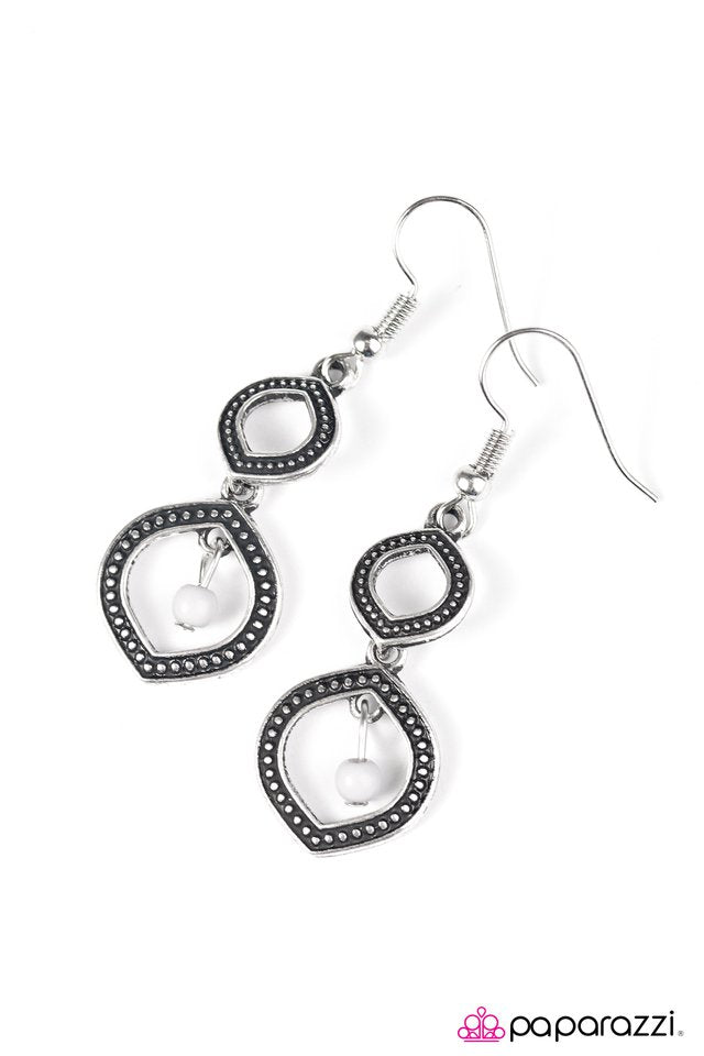 Paparazzi ♥ Dancing Genie - Silver ♥ Earrings