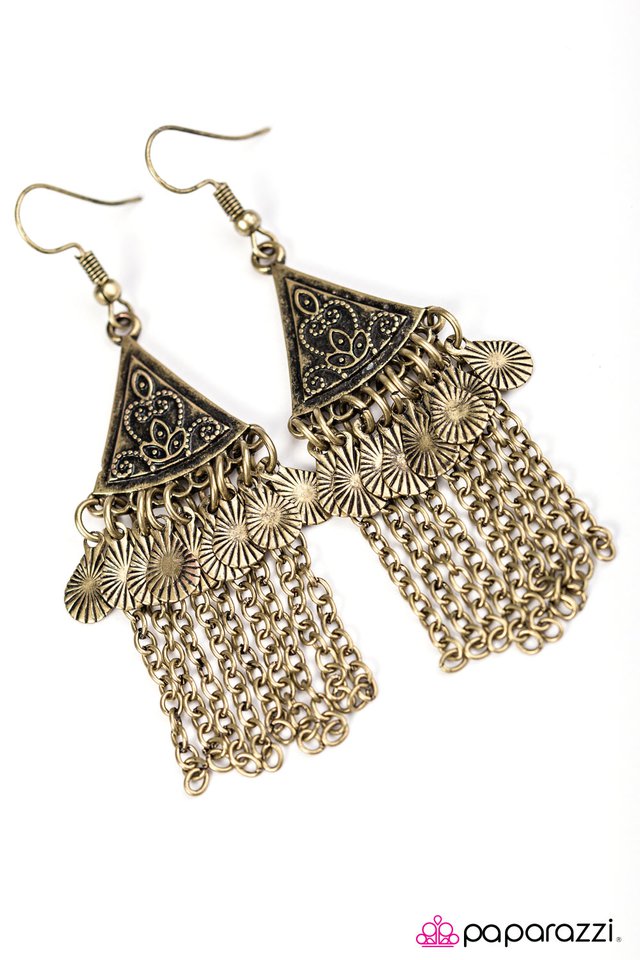 Paparazzi ♥ Hindu Hypnosis - Brass ♥ Earrings