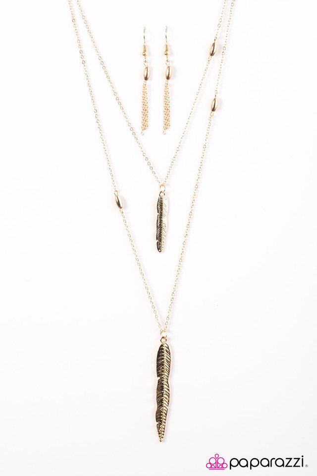 Paparazzi ♥ Feather Weather - Gold ♥ Necklace