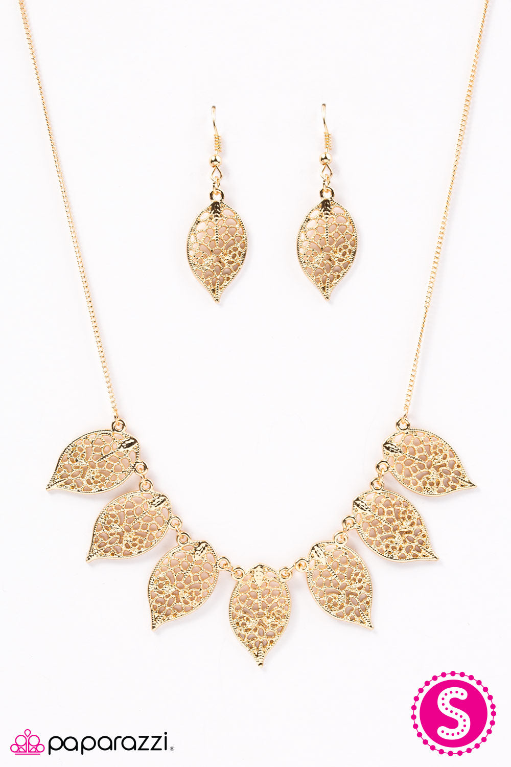 Paparazzi ♥ LEAF An Impression - Gold ♥ Necklace
