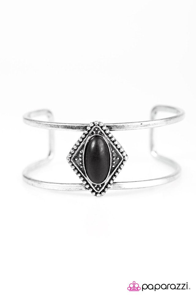 Paparazzi ♥ Cliffside View - Black ♥ Bracelet