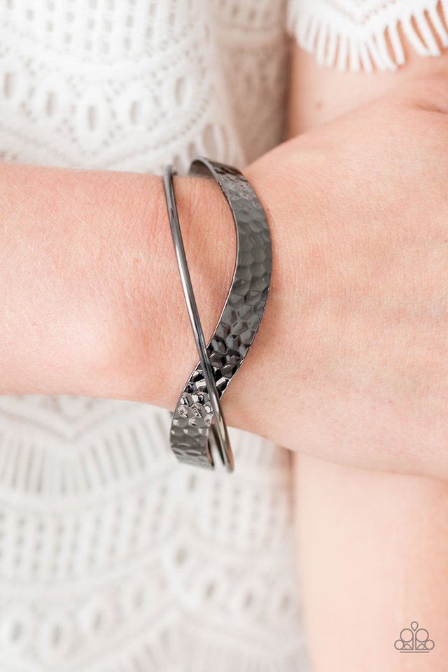 Paparazzi ♥ Wandering Waves - Black ♥ Bracelet