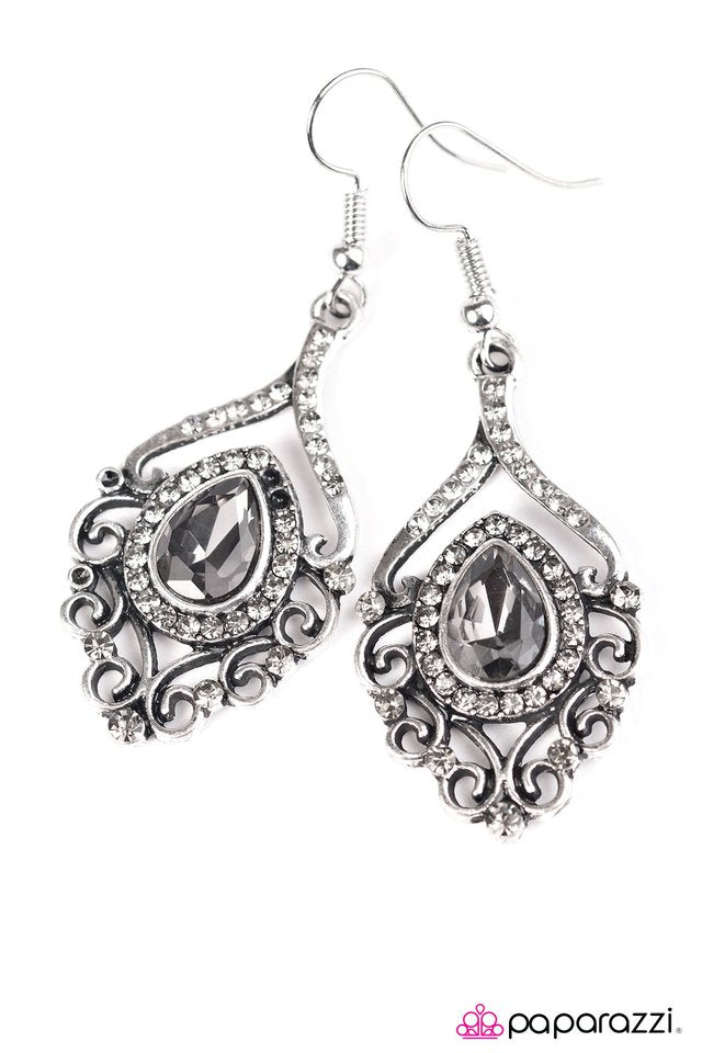 Paparazzi ♥ I Think I GLAM - Silver ♥ Earrings