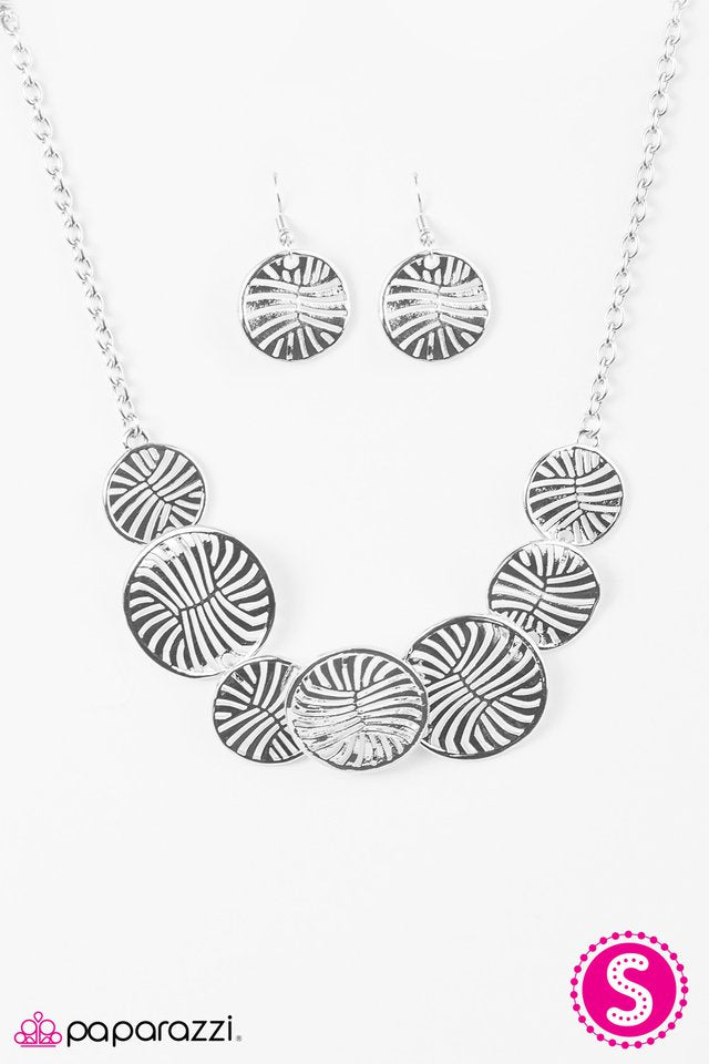 Paparazzi ♥ Slam Dunk - Silver ♥ Necklace