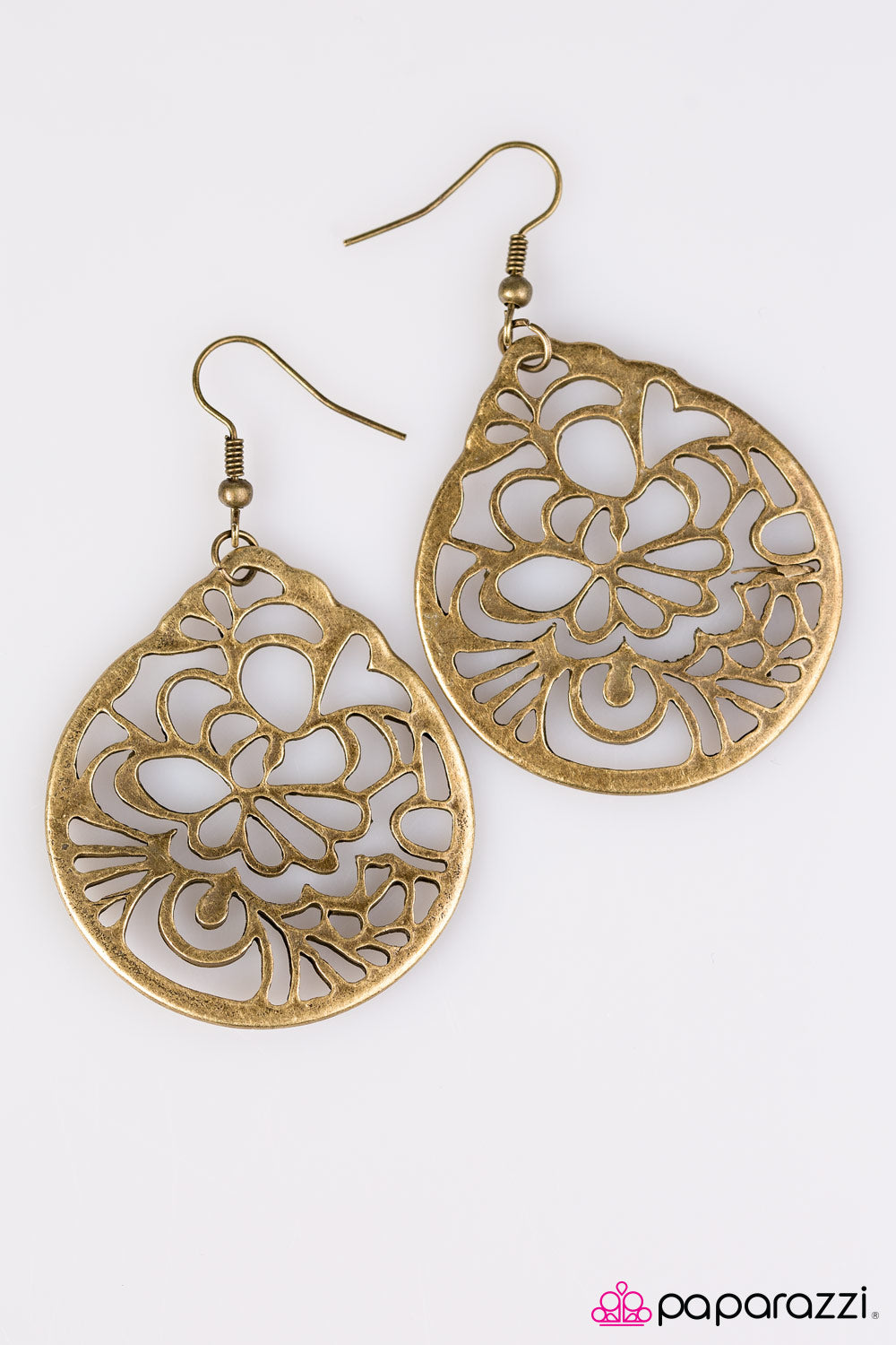 Paparazzi ♥ Guam Gardens - Brass ♥ Earrings