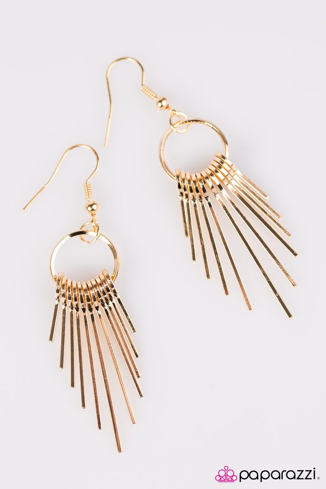 Paparazzi ♥ Still Shining - Gold ♥ Earrings