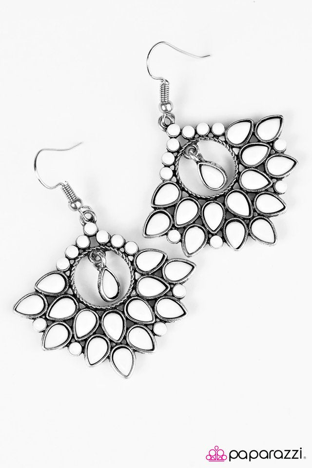 Paparazzi ♥ Isla Bella - White ♥ Earrings