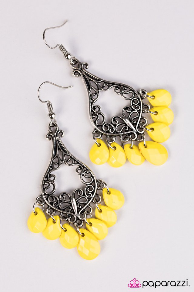 Paparazzi ♥ Singing In Singapore - Yellow ♥ Earrings