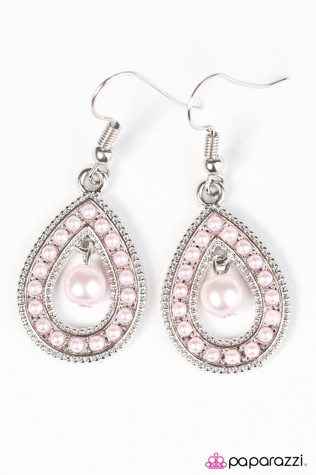Paparazzi ♥ Timeless Tradition - Pink ♥ Earrings